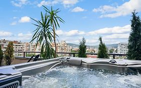 The Episode - Jacuzzi Penthouses